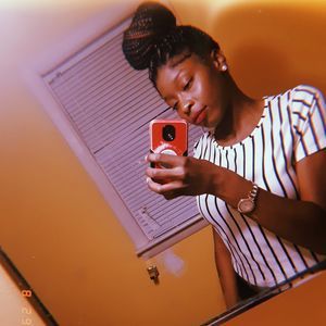 Meet your Posher, Joia